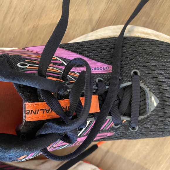 Brooks Adrenaline - Gently Used - Size 6.5 Narrow - Picture 3 of 5